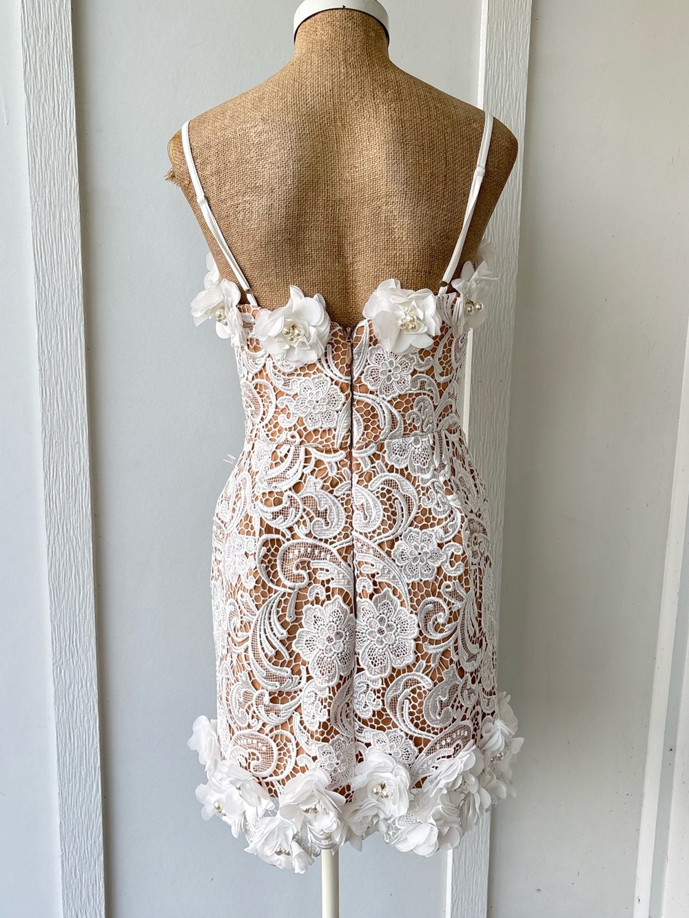 HELSI Women's White Quinn Lace Mini Dress Size SMALL - Picture 11 of 15
